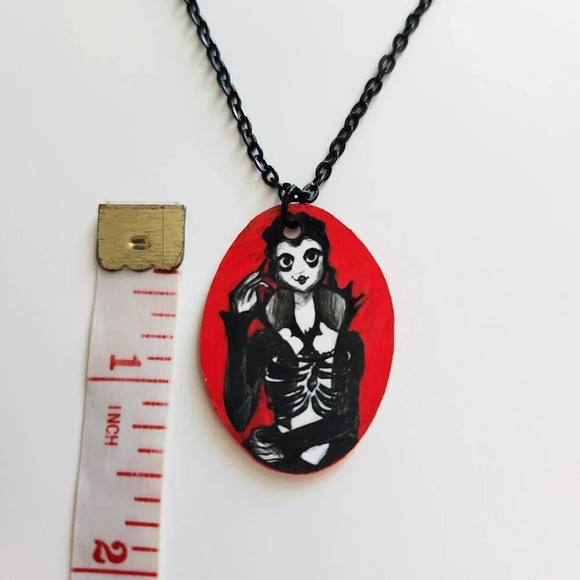 Goth victorian vampire portrait necklace ✦ unique black chain & pendant necklace - Picture 9 of 10